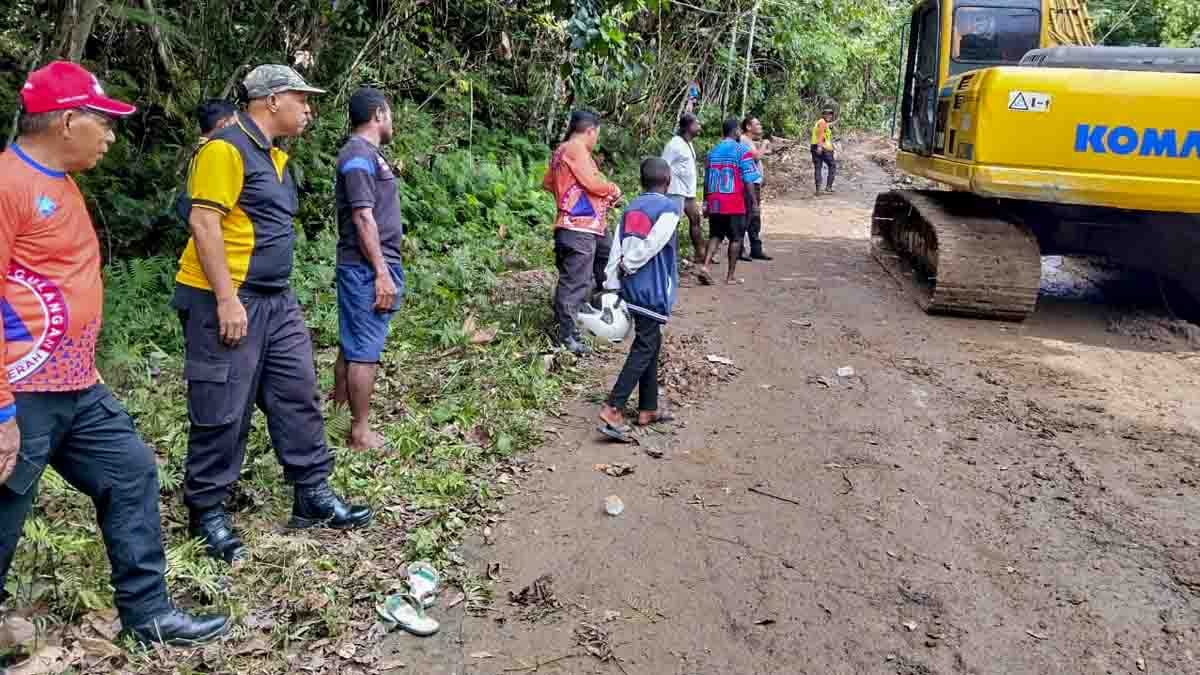 Wakapolres Supiori Tinjau Kamtibmas lokasi longsor