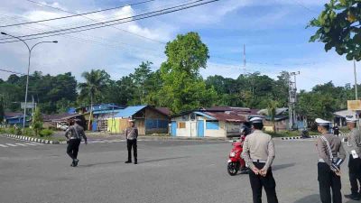 Program Rutin Sat Lantas Polres Supiori: Strong Point Pagi di 3 Titik Prioritas, Layani Arus Lalu Lintas Masyarakat
