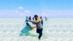 Di Ujung Negeri, Polisi Tak Pernah Jauh: Sehari Bersama Pengabdi di Pulau Mapia